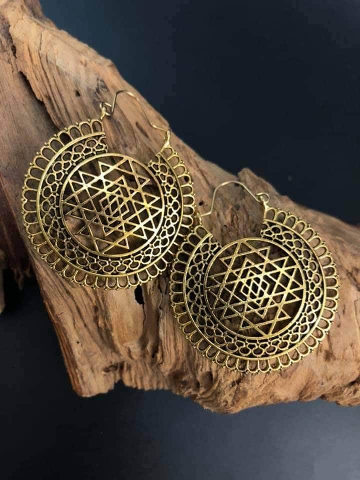 Mosiężne kolczyki koła Mandala: Biżuteria Boho ze Świętą Geometrią