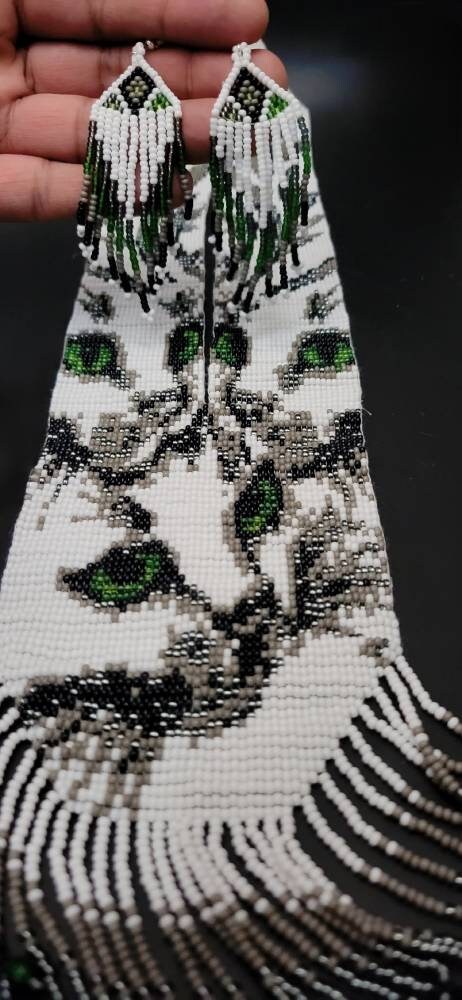 Beaded Green-Eyed Cat Necklace &amp; Earrings Set: Handwoven Seed Bead Art