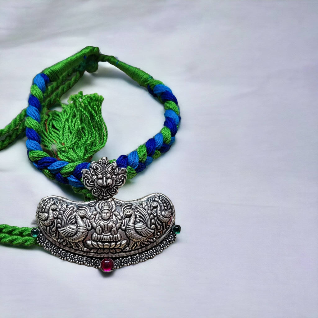 Naszyjnik-choker bogini Lakszmi: Hinduski naszyjnik z wisiorkiem, indyjska biżuteria