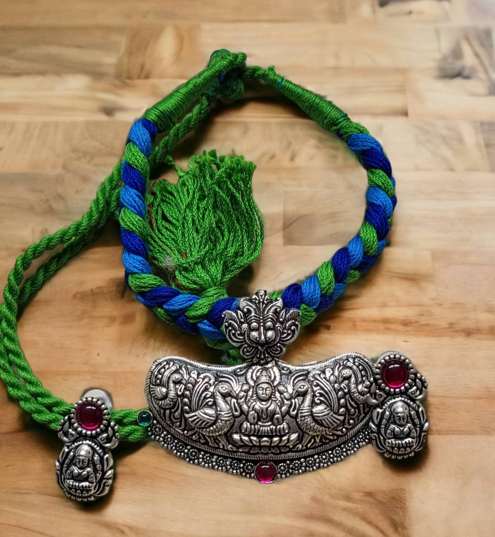 Naszyjnik-choker bogini Lakszmi: Hinduski naszyjnik z wisiorkiem, indyjska biżuteria