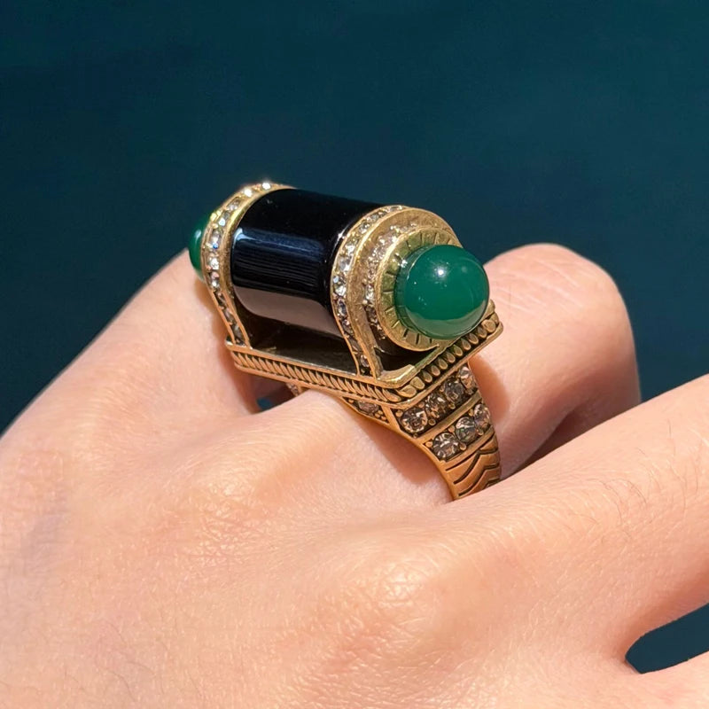 Vintage Black Agate Statement Ring: Gothic Gold-Tone