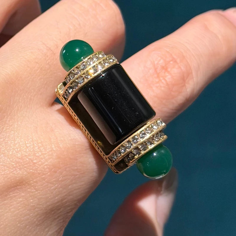 Vintage Black Agate Statement Ring: Gothic Gold-Tone