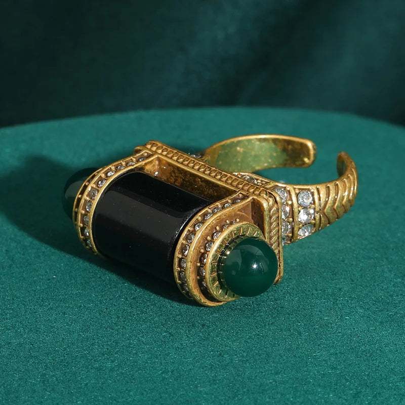 Vintage Black Agate Statement Ring: Gothic Gold-Tone
