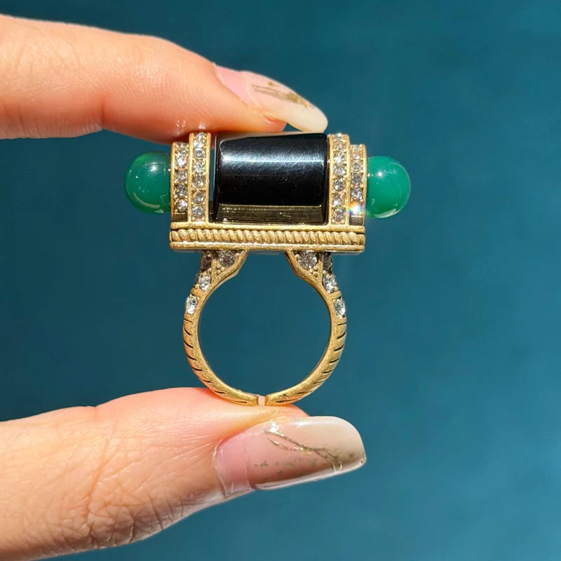Vintage Black Agate Statement Ring: Gothic Gold-Tone