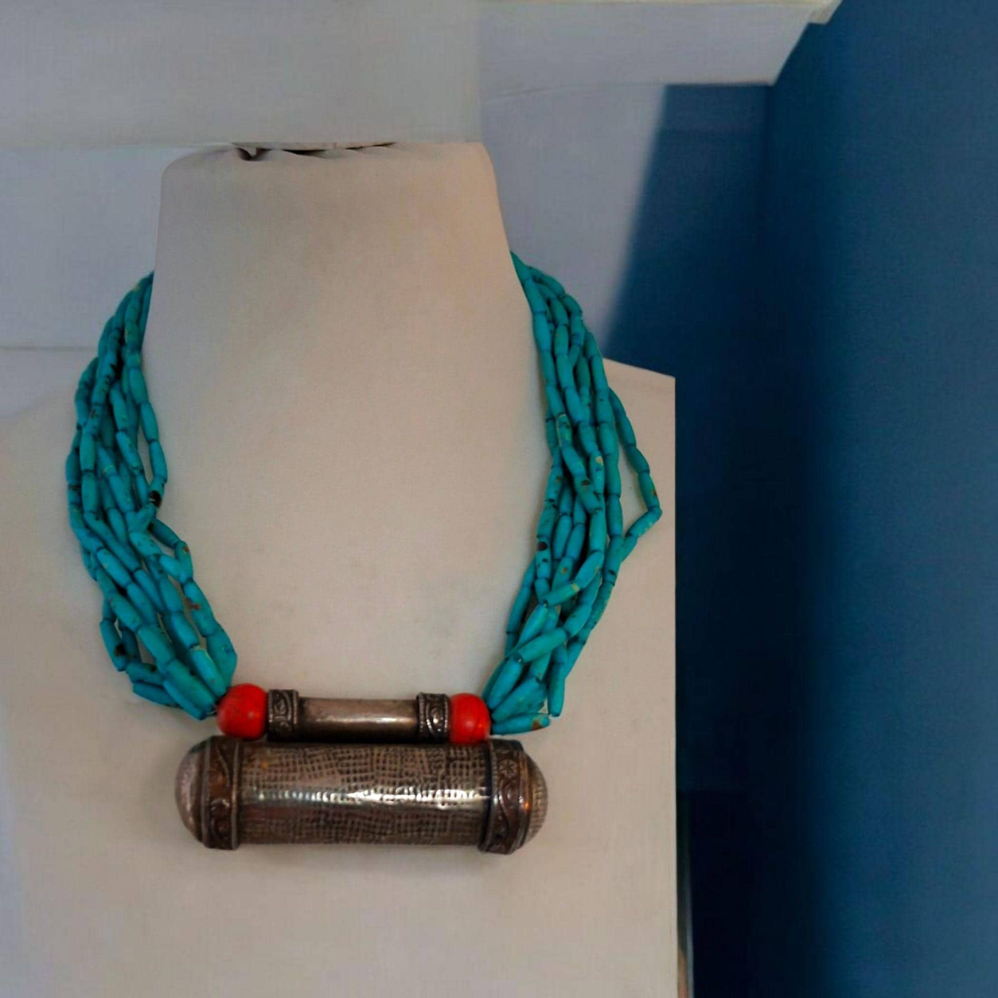 Naszyjnik z turkusem i koralem w stylu boho - Wyjątkowa biżuteria etniczna