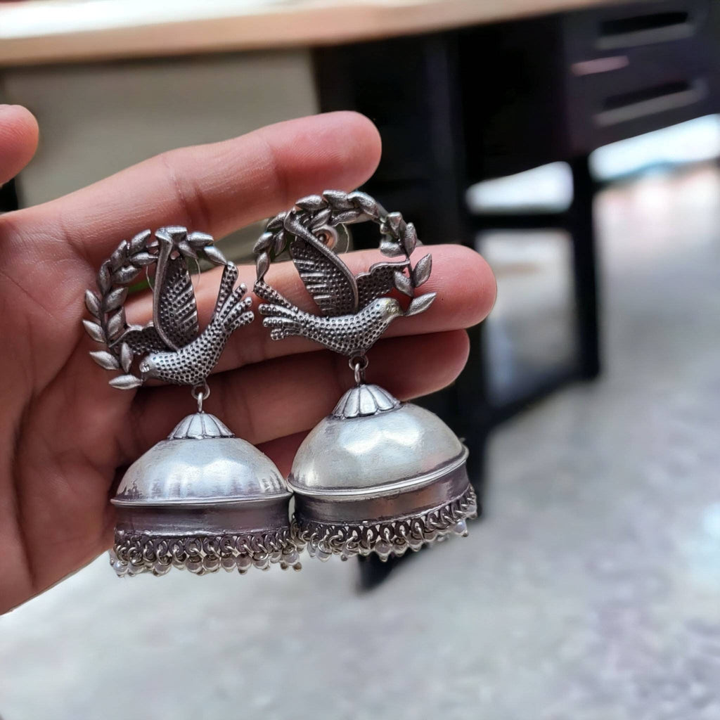 Wysokiej jakości oksydowane kolczyki ze srebra niemieckiego w kształcie ptaków Jhumka, wyglądające jak srebrne, lekkie kolczyki | Biżuteria indyjska, biżuteria boho, biżuteria cygańska