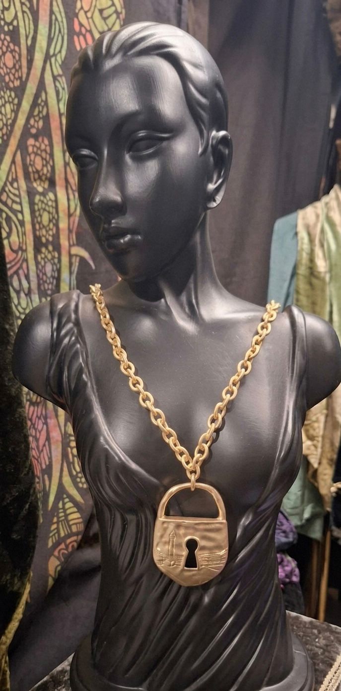 Vintage Gold Padlock Statement Necklace – Engraved Lighthouse & Keyhole Chunky Chain Pendant
